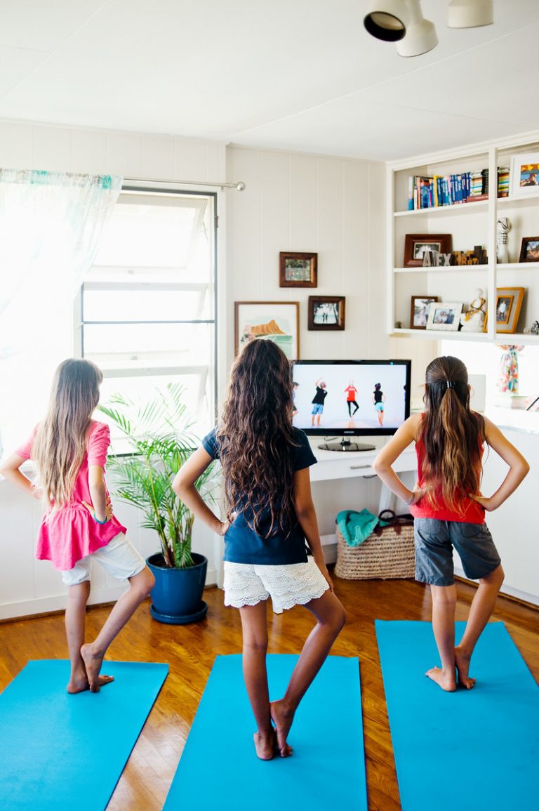 children doing online yoga class